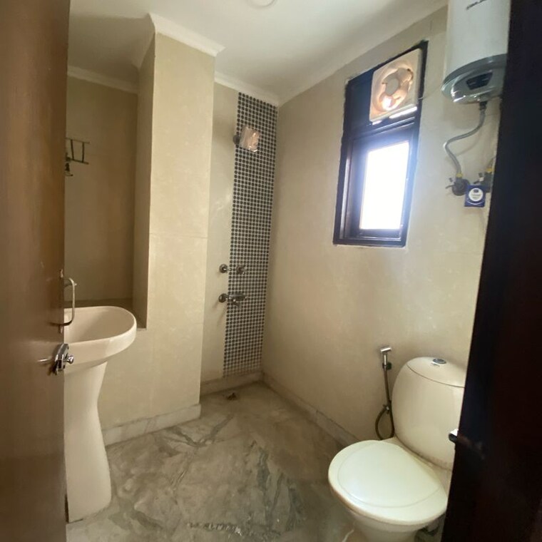 Bathroom, chattarpur 3 Bedroom 1400 Sq.Ft. Builder Floor In Chattarpur Delhi 9781759