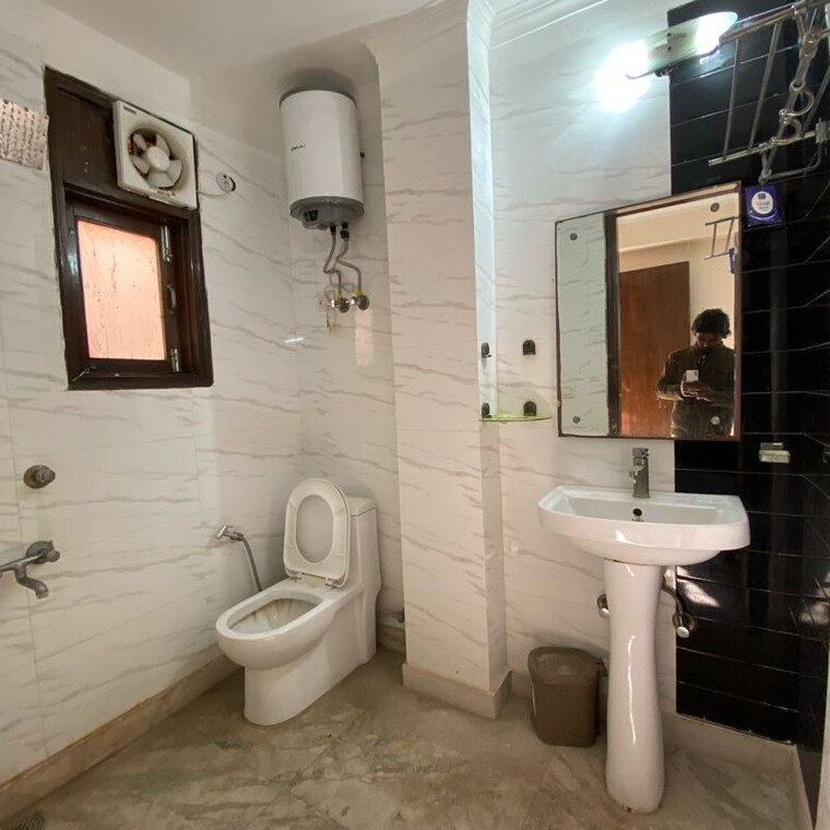 Bathroom, chattarpur 3 Bedroom 1400 Sq.Ft. Builder Floor In Chattarpur Delhi 9781759