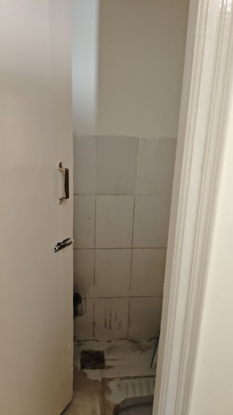 Bathroom, shiv-sai-ozone-park 3 Bedroom 1795 Sq.Ft. Apartment In Sector 86 Faridabad 9781763