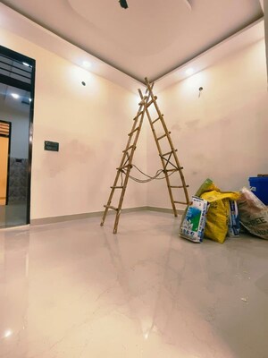 Room in 1 BHK Independent House at Dwarka Mor – for Sale