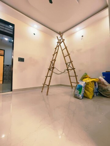 Room in 1 BHK Independent House at Dwarka Mor – for Sale