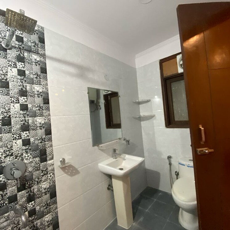Attached Bathroom, chattarpur 2 Bedroom 1000 Sq.Ft. Builder Floor In Chattarpur Delhi 9781766
