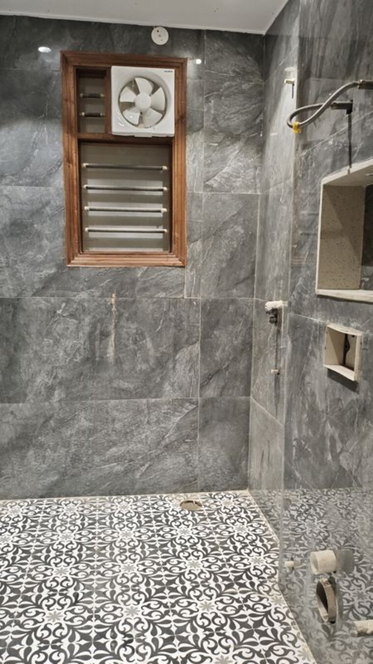 Bathroom, parklands 4 Bedroom 250 Sq.Yd. Builder Floor In Sector 85 Faridabad 9781770