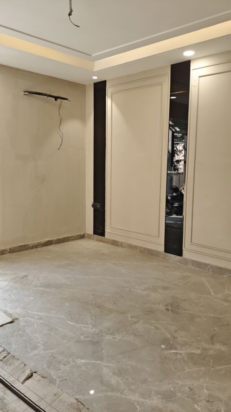 Room, parklands 4 Bedroom 250 Sq.Yd. Builder Floor In Sector 85 Faridabad 9781770