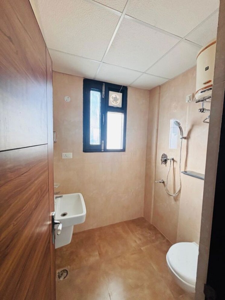 Bathroom, ludhiana chandigarh hwy 3 Bedroom 110 Sq.Yd. Apartment In LudhianA Chandigarh Hwy Mohali 9781783