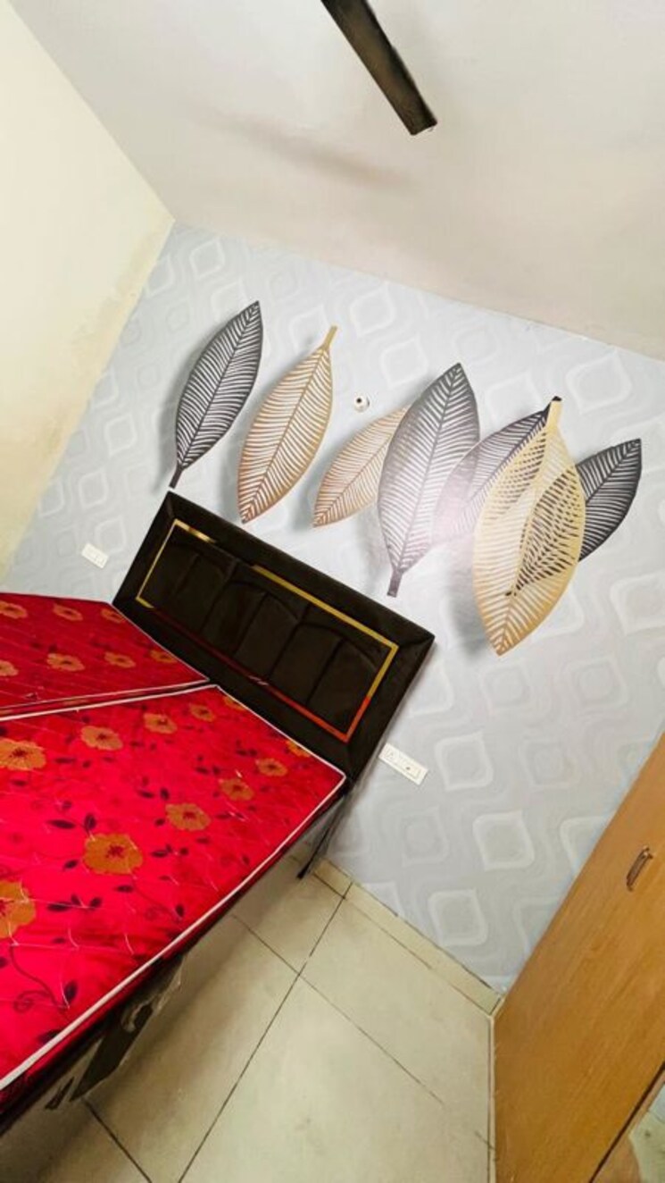 Room, ludhiana chandigarh hwy 3 Bedroom 110 Sq.Yd. Apartment In LudhianA Chandigarh Hwy Mohali 9781783