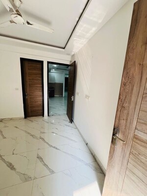 Room in 4 BHK Builder Floor at Chattarpur – for Rent