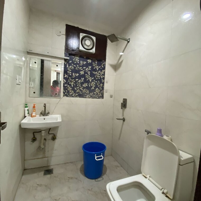 Bathroom, chattarpur 2 Bedroom 800 Sq.Ft. Builder Floor In Chattarpur Delhi 9781787