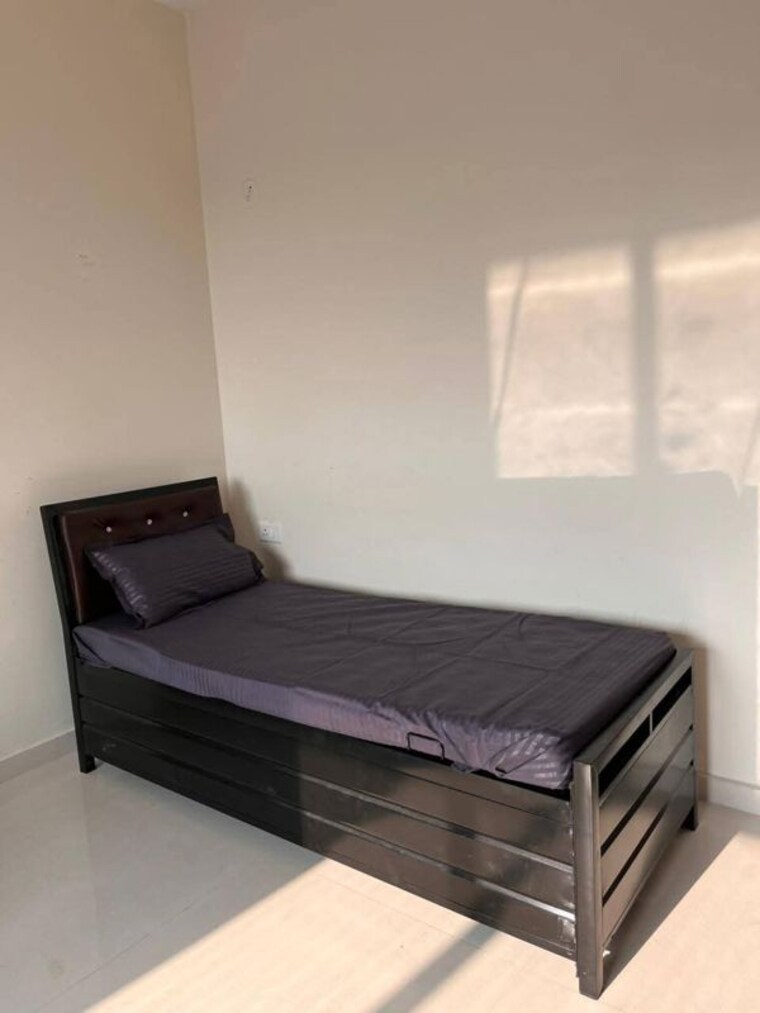 Room, goregaon east Pg For Girls In Goregaon East 9781794