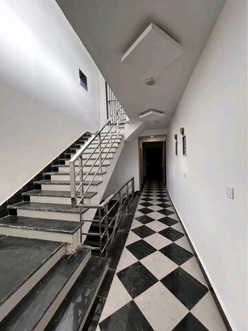 2 BHK Builder Floor For Rent in Chattarpur