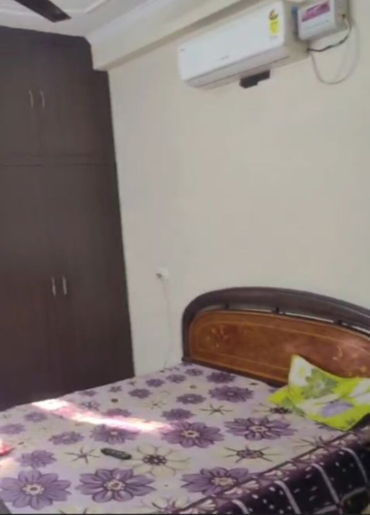 Room, sector 14 3 Bedroom 250 Sq.Yd. Builder Floor In Sector 14 Gurgaon 9757510