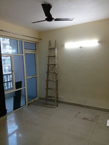 Room in 2 BHK Apartment at KM Residency, Raj Nagar Extension – for Rent