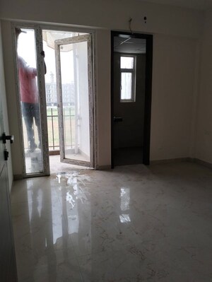 Room in 2.5 BHK Apartment at Smart World Gems, Sector 89 – for Rent