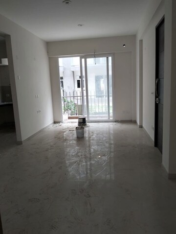 Room in 2.5 BHK Apartment at Smart World Gems, Sector 89 – for Rent