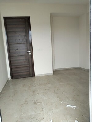 Room in 2.5 BHK Apartment at Smart World Gems, Sector 89 – for Rent