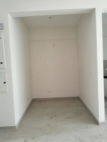 Room in 2.5 BHK Apartment at Smart World Gems, Sector 89 – for Rent