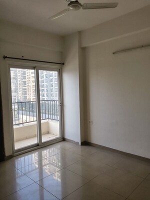 Room in 3 BHK Apartment at Homes 121, Sector 121 – for Rent