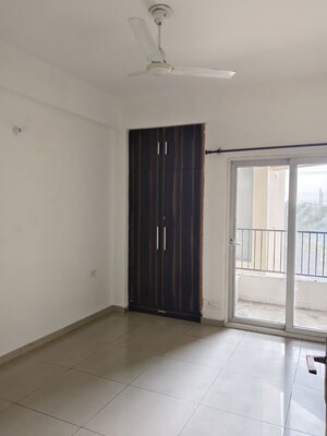 Room in 3 BHK Apartment at Homes 121, Sector 121 – for Rent