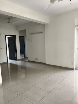 Room in 3 BHK Apartment at Homes 121, Sector 121 – for Rent
