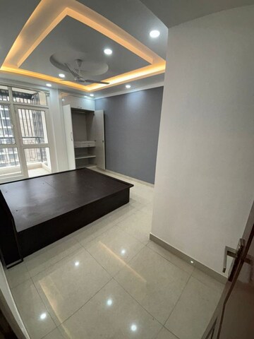 Furnished Amenities in 4 BHK Apartment at Gomti Nagar – for Rent