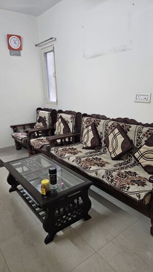 Living Room in 1.5 BHK Builder Floor at RWA Apartments Sector 52, Sector 52 – for Rent