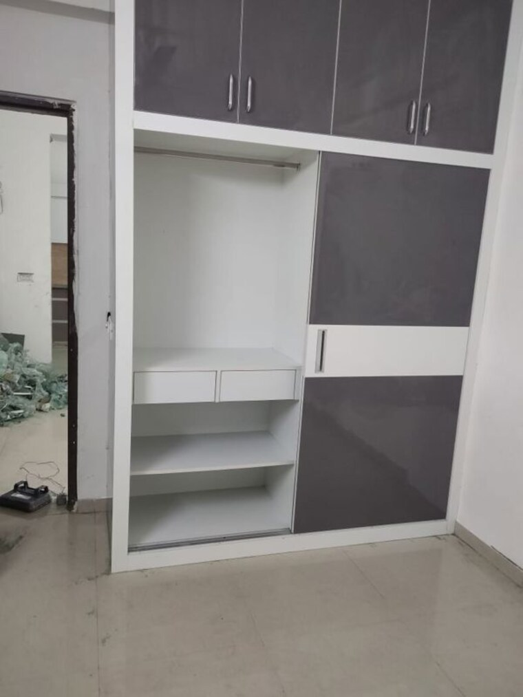 Room, gomti nagar 3 Bedroom 1375 Sq.Ft. Apartment In Gomti Nagar Lucknow 9782020