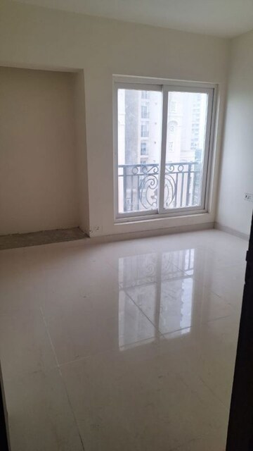 Room in 2.5 BHK Apartment at ACE Golf Shire, Sector 150 – for Sale