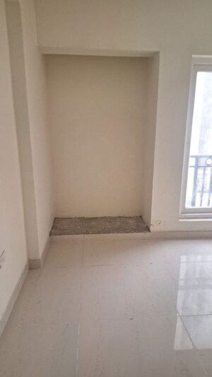 Room in 2.5 BHK Apartment at ACE Golf Shire, Sector 150 – for Sale