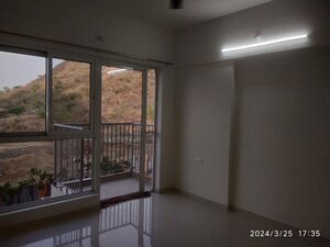 Room in 3 BHK Apartment at Godrej Hillside, Mahalunge – for Rent