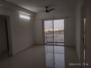 Room in 3 BHK Apartment at Godrej Hillside, Mahalunge – for Rent