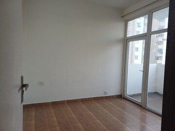 Room in 2 BHK Apartment at Tulip Lemon, Sector 69 – for Rent