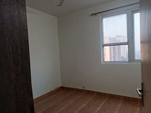 Room in 2 BHK Apartment at Tulip Lemon, Sector 69 – for Rent