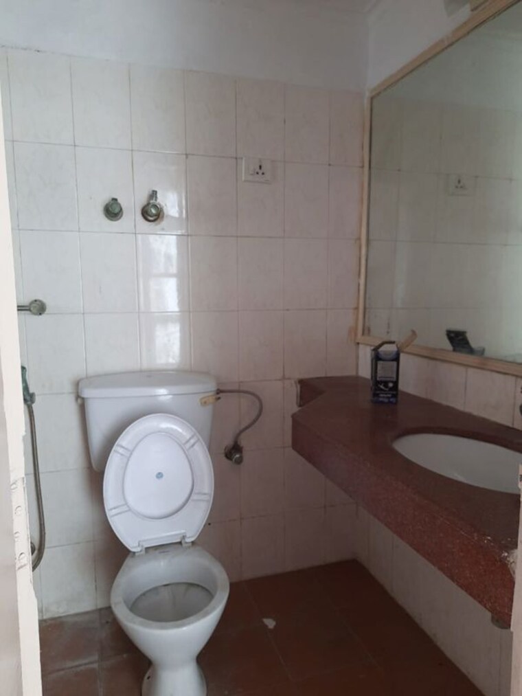 Bathroom, ansal-valley-view-estate 2 Bedroom 929 Sq.Ft. Apartment In Gwal Pahari Gurgaon 9775196