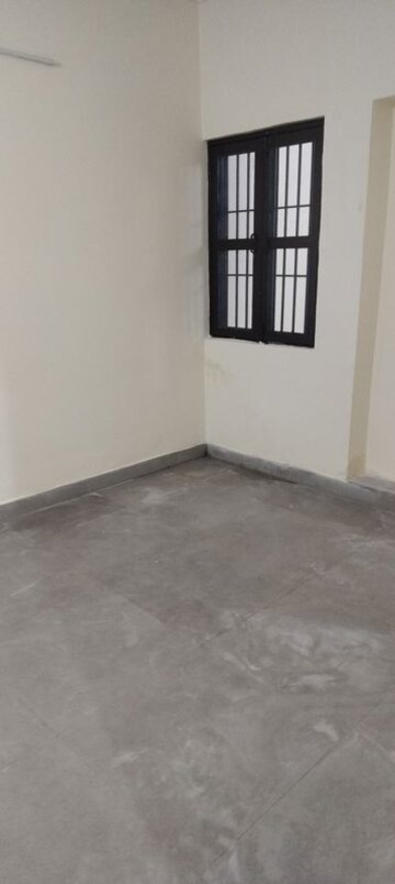 Room in 2 BHK Apartment at Janakpuri – for Rent