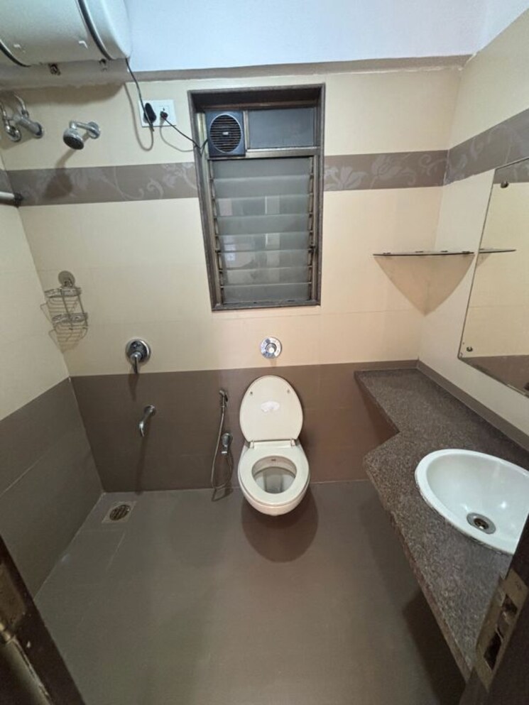 Master Bedroom, lake-primrose 2 Bedroom 970 Sq.Ft. Apartment In Powai Mumbai 9781705