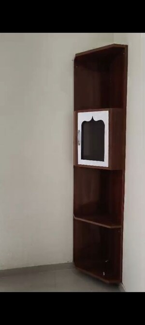 Room in 2 BHK Apartment at Pyramid Heights, Sector 85 – for Rent