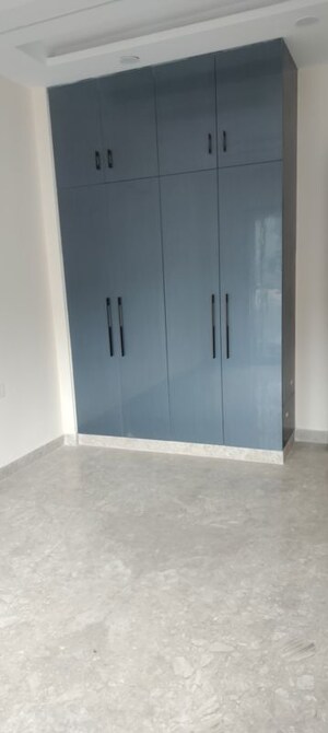 Room in 3 BHK Builder Floor at Janakpuri – for Sale