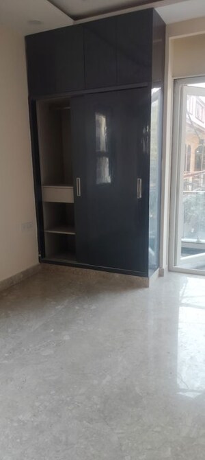 Room in 3 BHK Builder Floor at Janakpuri – for Sale