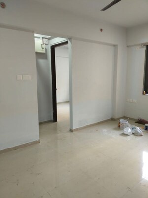 Room in 1 BHK Apartment at Highland Pearl, Thane West – for Rent