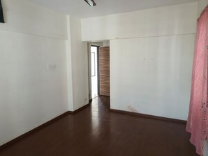 Room in 3.5 BHK Apartment at Sacred Heart Town, Wanowrie – for Rent