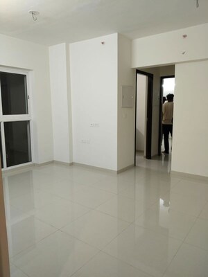 Room in 1 BHK Apartment at Lodha Amara, Kolshet Road – for Rent