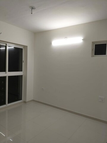 Room in 1 BHK Apartment at Lodha Amara, Kolshet Road – for Rent