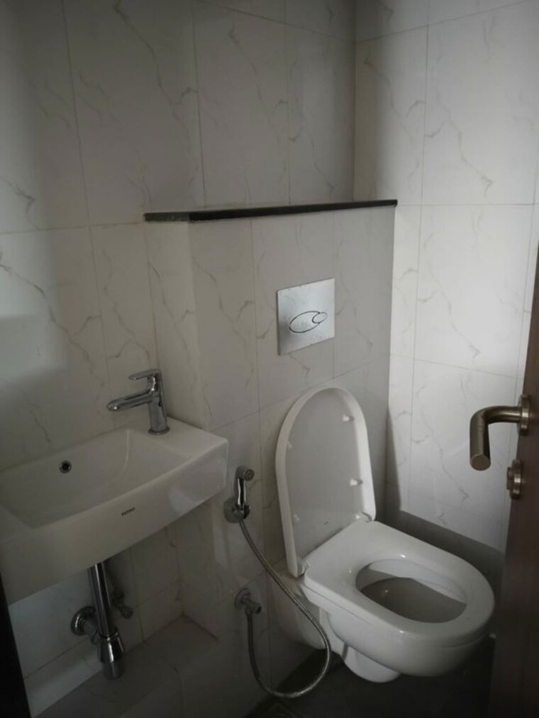 Bathroom, lodha-amara 1 Bedroom 453 Sq.Ft. Apartment In Kolshet Road Thane 9782149