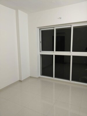 Room in 1 BHK Apartment at Lodha Amara, Kolshet Road – for Rent