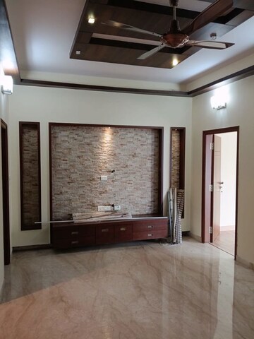Room in 3 BHK Builder Floor at Basaveshwara Nagar – for Rent