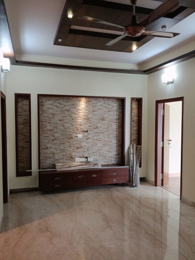 Room, basaveshwara nagar 3 Bedroom 1900 Sq.Ft. Builder Floor In Basaveshwara Nagar Bangalore 9782278