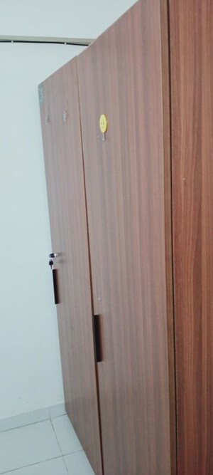 Furnished Amenities in 2 BHK Apartment at Bindra Complex, Andheri East – for Rent