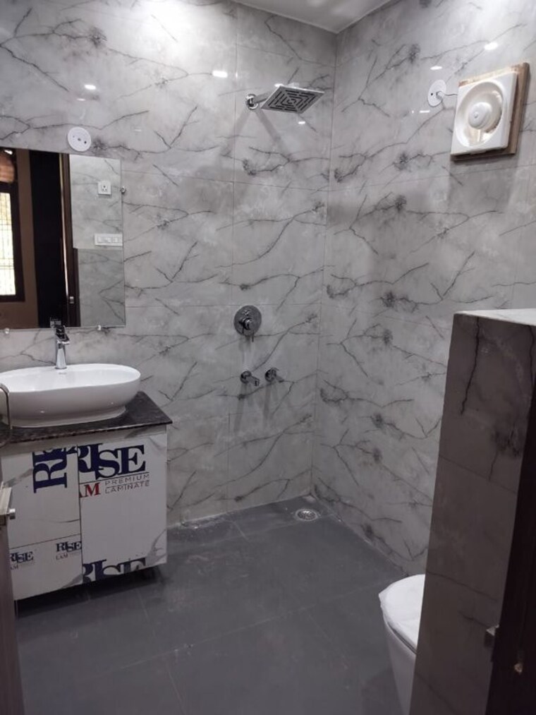 Bathroom, sector 46 3 Bedroom 250 Sq.Mt. Independent House In Sector 46 Noida 9782423