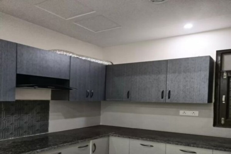 Kitchen, vasant enclave 3 Bedroom 142 Sq.Yd. Builder Floor In Vasant Enclave Delhi 9782320