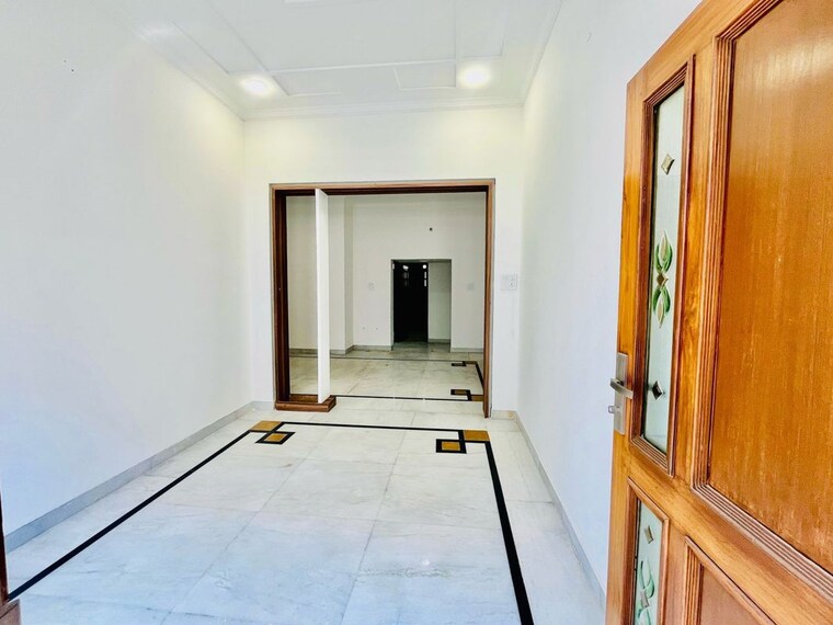 undefined, dhakoli 5 Bedroom 128 Sq.Yd. Builder Floor In Dhakoli Zirakpur 9782442